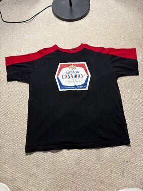 Molson Canadian Lager Beer Graphic T-Shirt in Black/Red - XL
